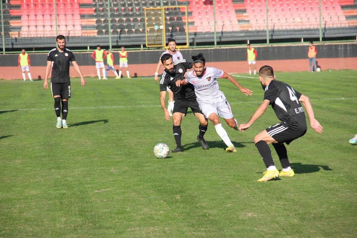 Karaköprüspor grup liderini 2-1 yendi;