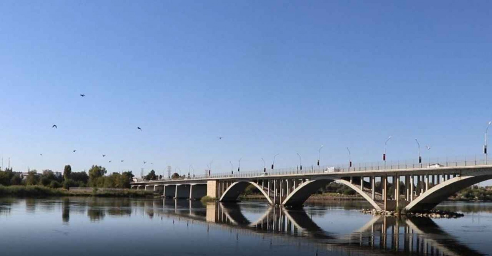 Urfa’da köprüde intihar girişimi;