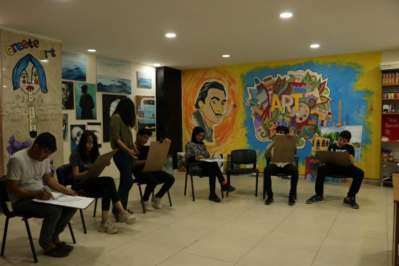 Gençler Ceylanpınar Gençlik Merkezi kurslarına ilgi gösteriyor