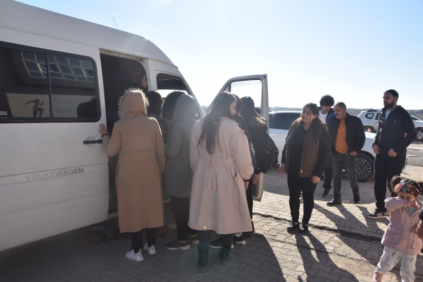 Polis adayı genç kızlar Viranşehir’den Hatay’a uğurlandı;