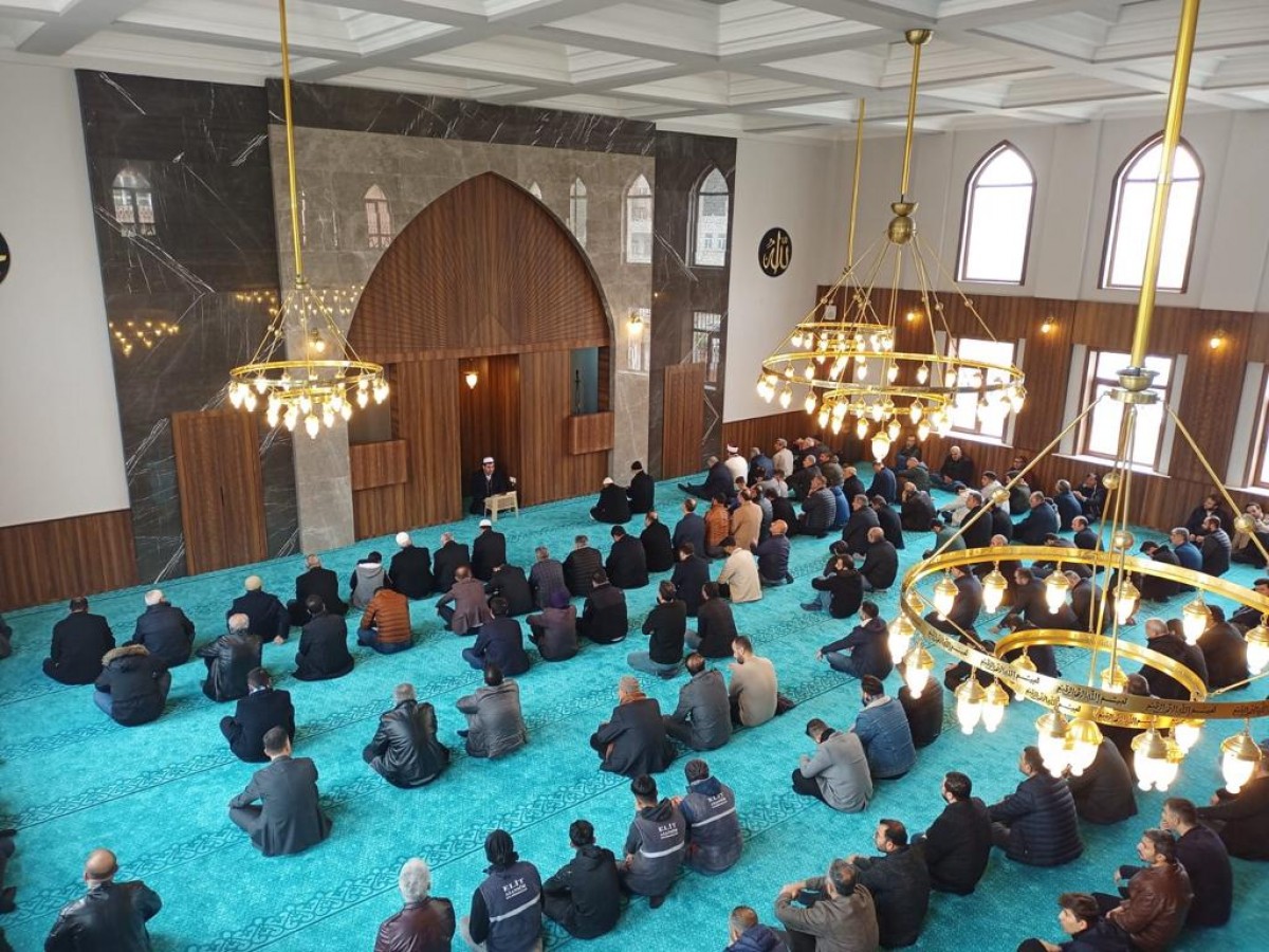 Hacı Halil Kaymaz ve Hacı Abbas Deniz Camii dualarla ibadete açıldı;