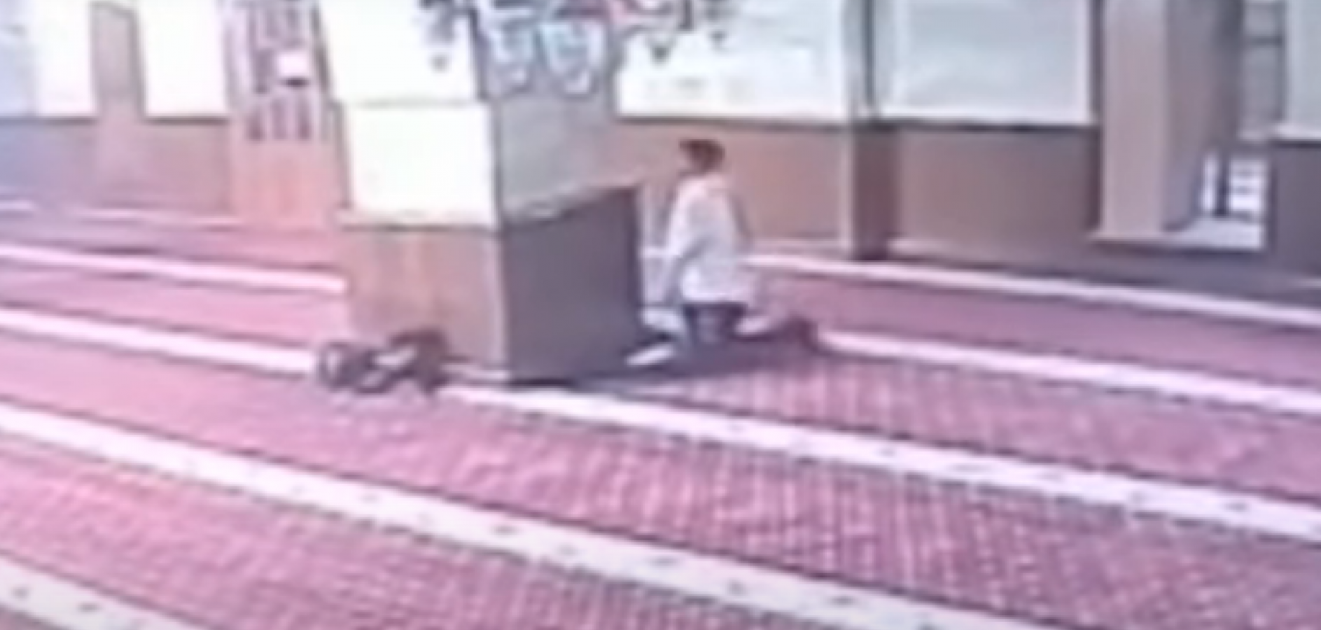 Urfa'da camide cep telefonu hırsızlığı kamerada