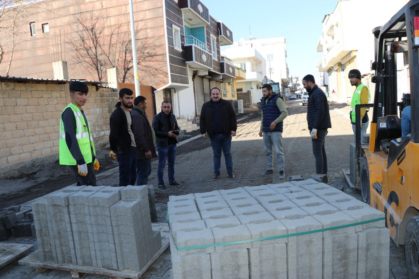 Viranşehir’de Hürriyet Mahallesinde kilitli parke çalışması