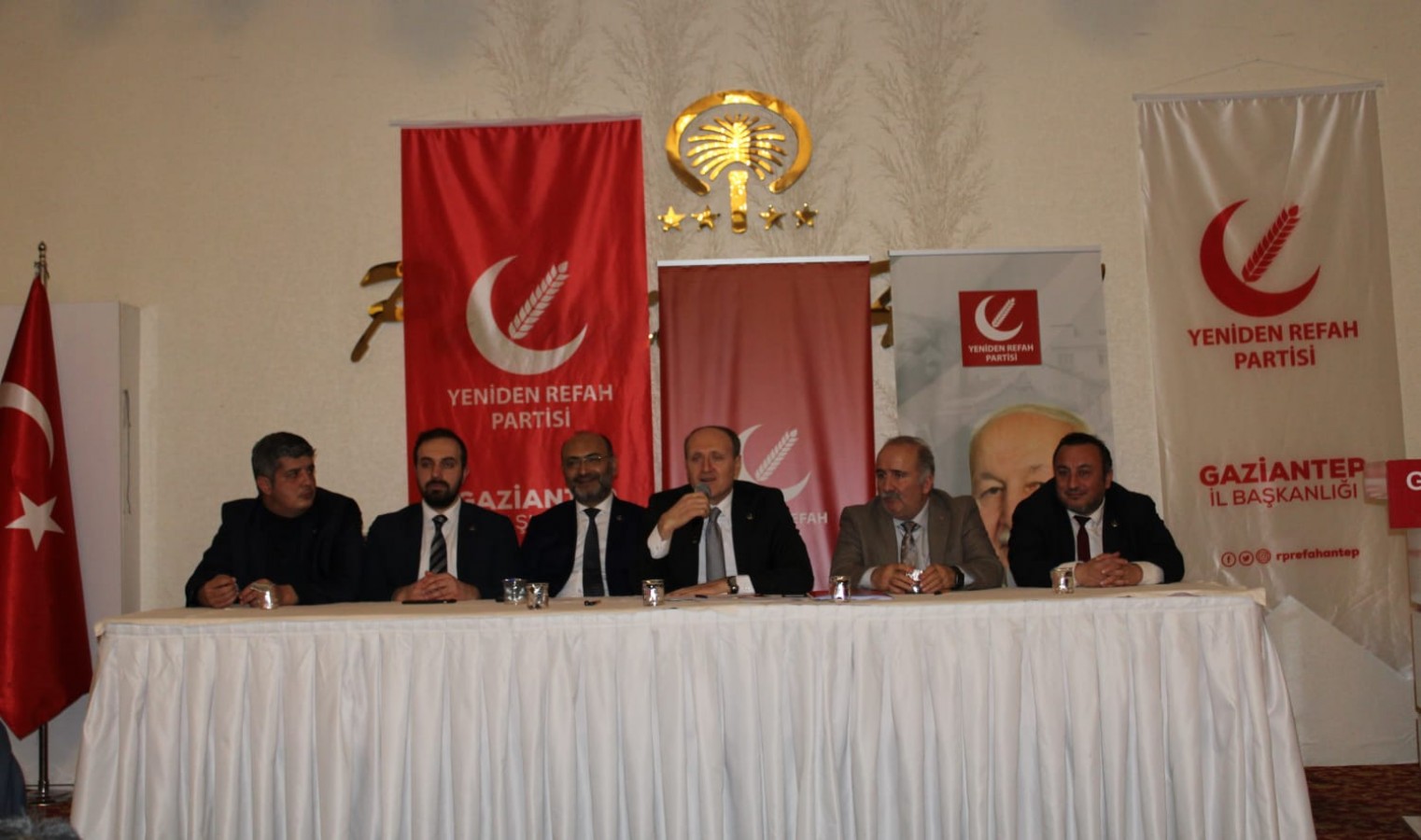 Yeniden Refah Partisi Urfa teşkilatı bölge toplantısına katıldı