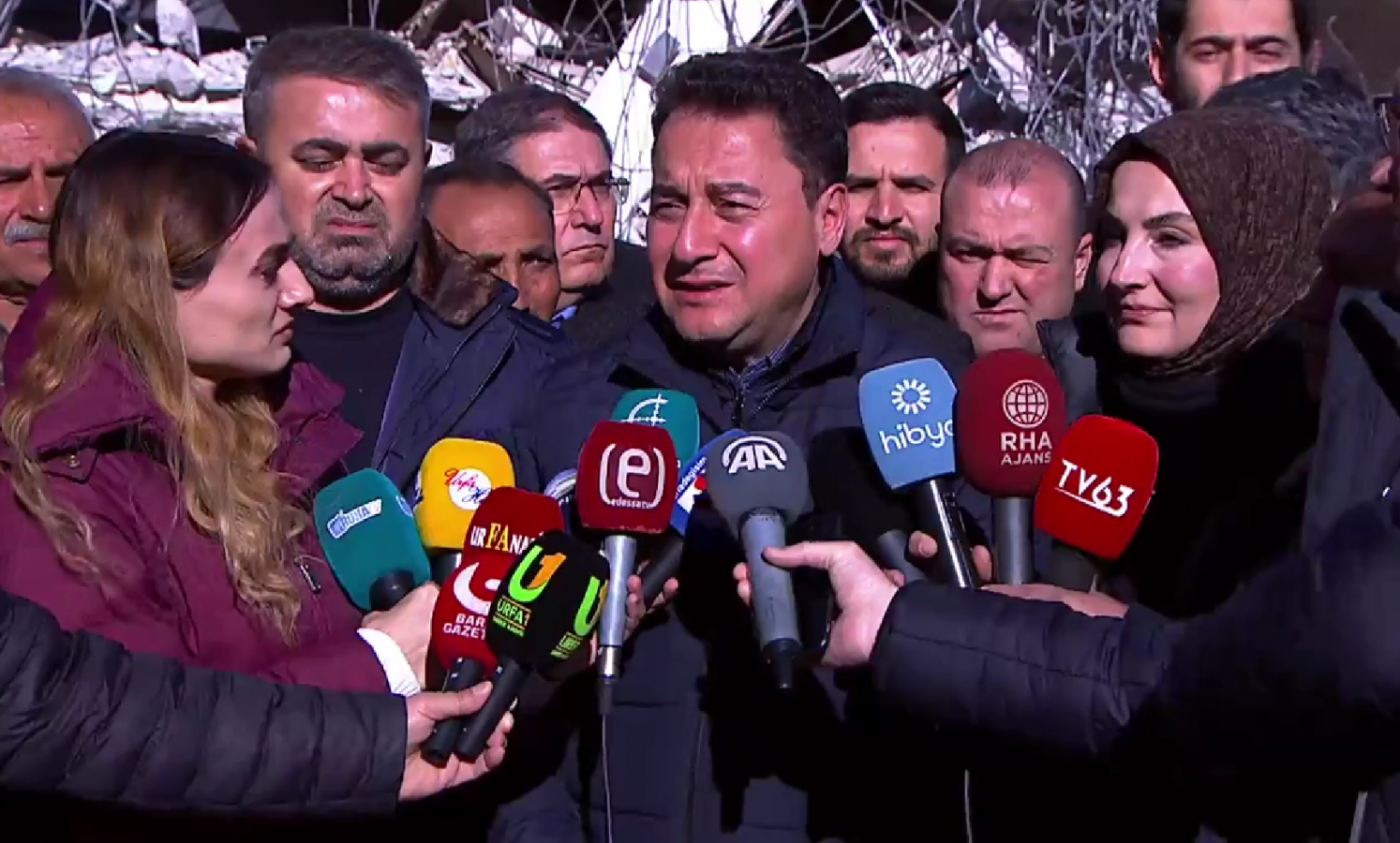 DEVA lideri Babacan Şanlıurfa'da depremzedeleri ziyaret etti