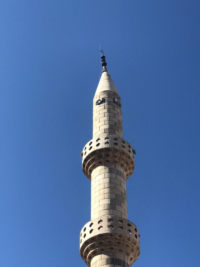 Şanlıurfa'da depremde caminin hasar gören minaresi tehlike oluşturuyor;