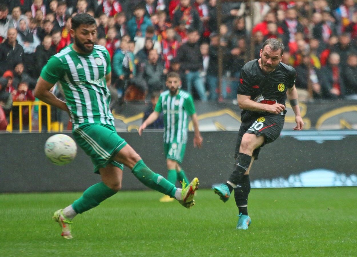 Urfa temsilcisi deplasmanda 3 puanı 3 golle aldı;