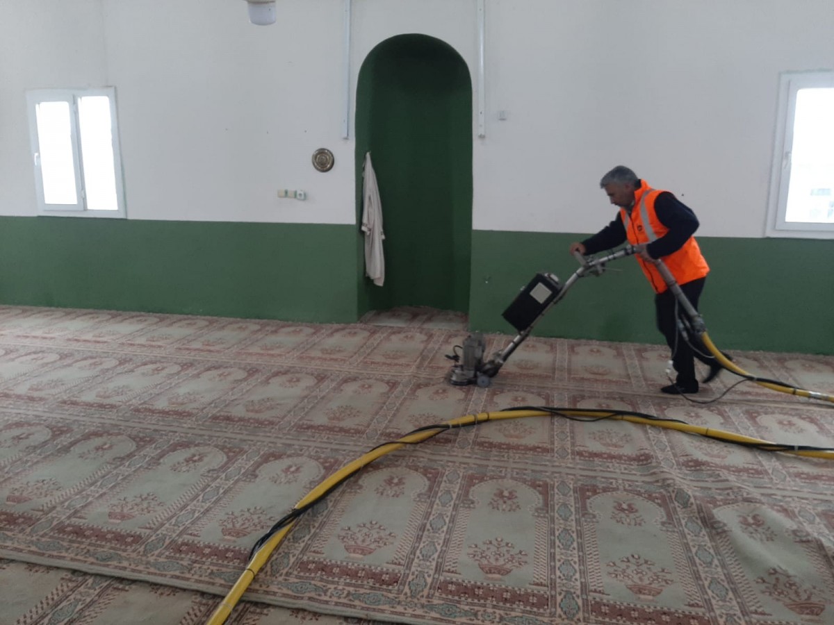 Viranşehir Belediyesi’nden camilerde Ramazan temizliği;