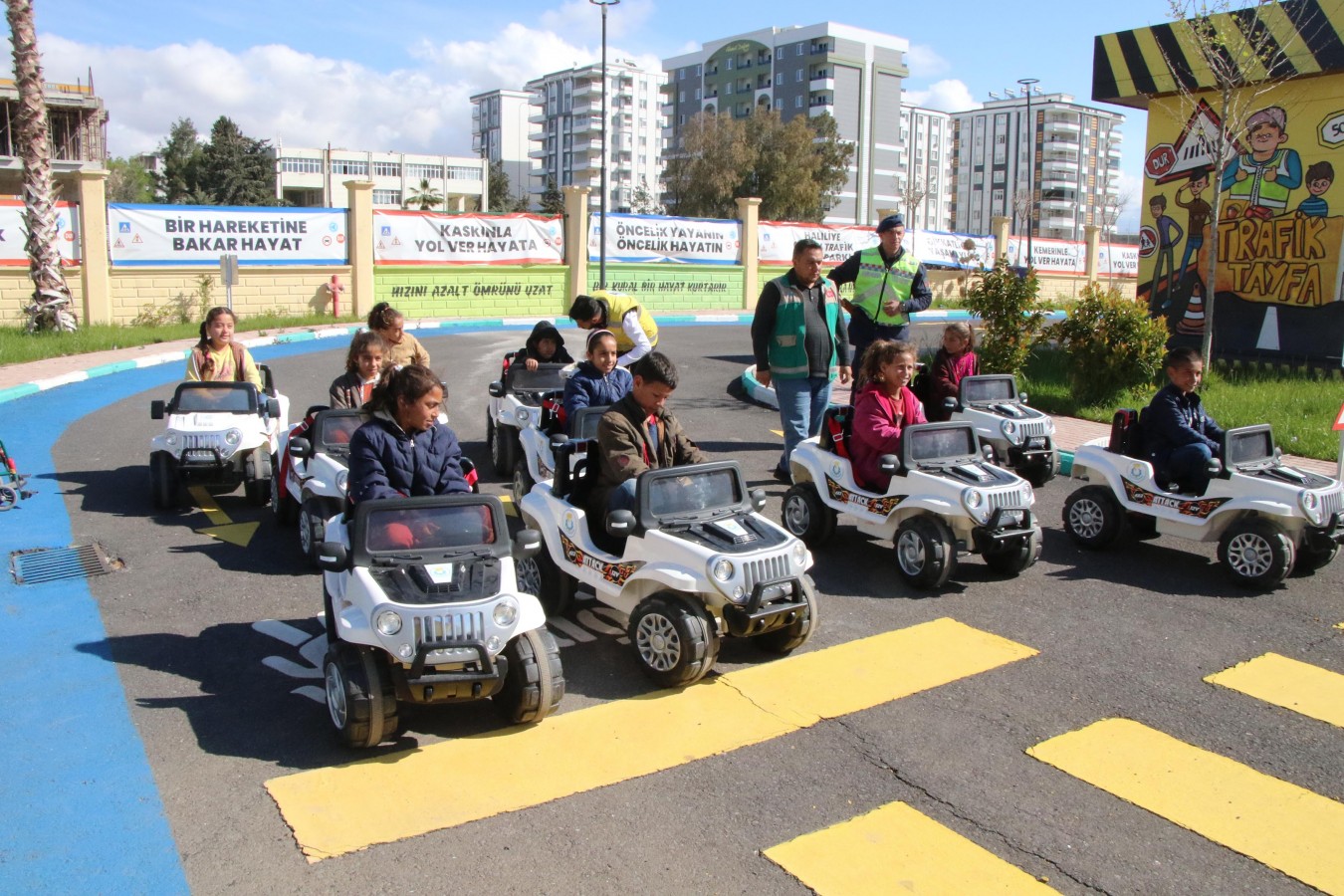 Haliliye Belediyesinden minik öğrencilere trafik eğitimi;