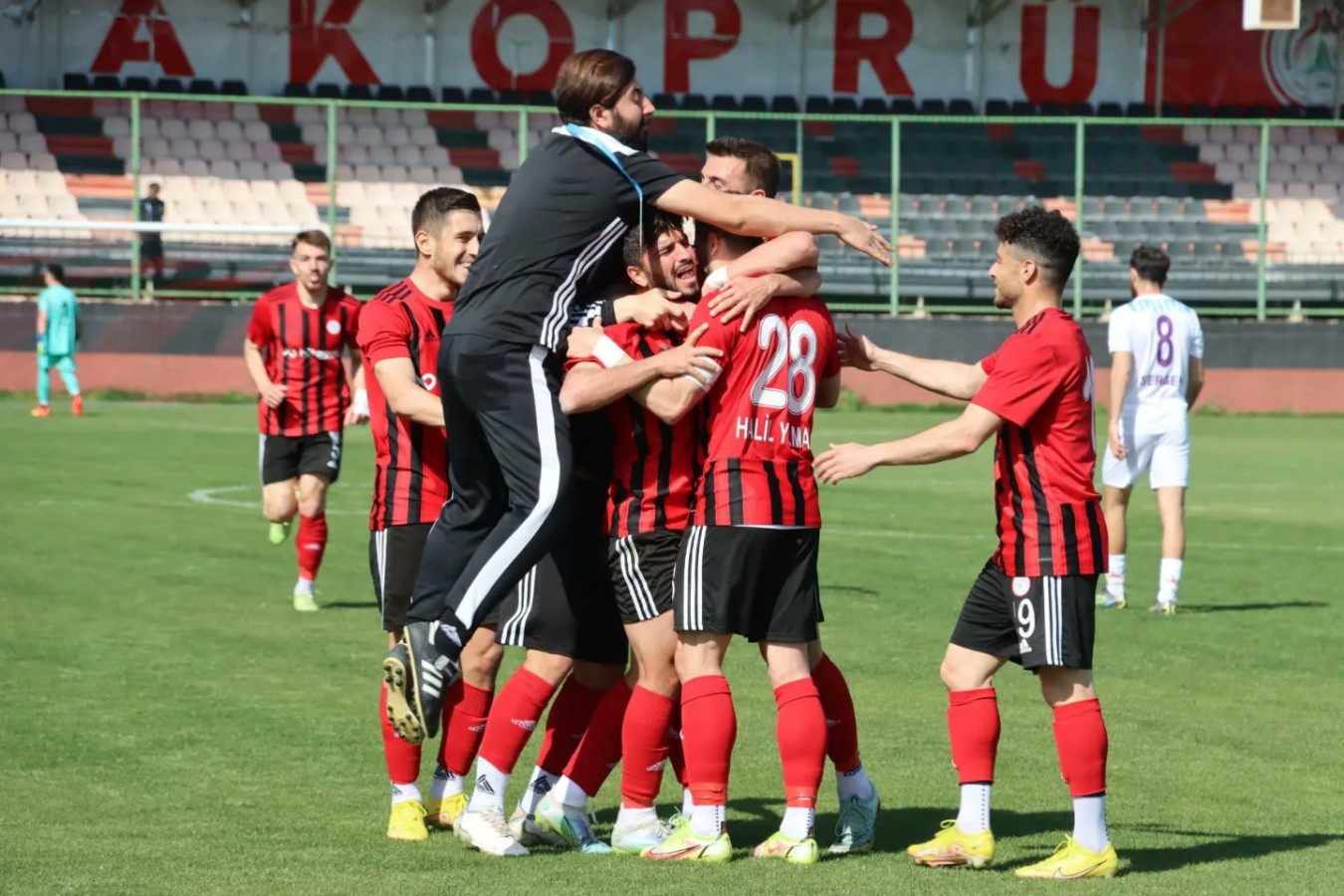 Karbel Karaköprü Belediyespor tek golle 3 puanı aldı