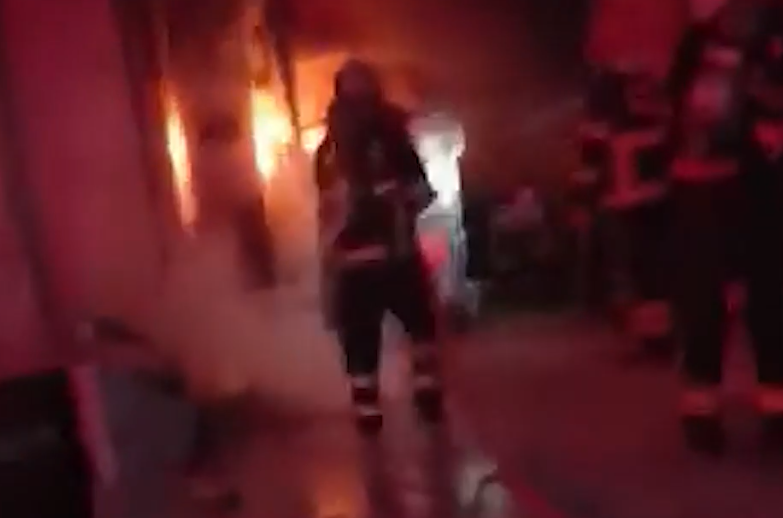 Urfa'da bir iş yerinde çıkan yangın itfaiye ekiplerince söndürüldü;