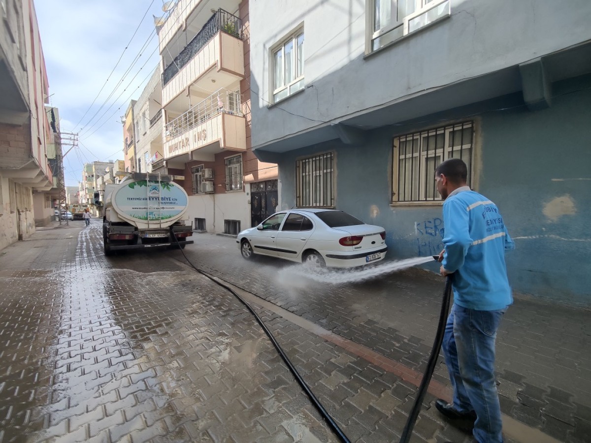 Eyyübiye’deki mahallerde temizlik çalışması başladı;