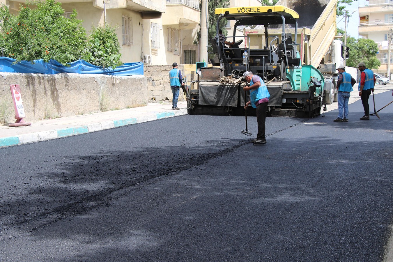 Haliliye merkez mahallelerinde sıcak asfalt çalışmaları devam ediyor;