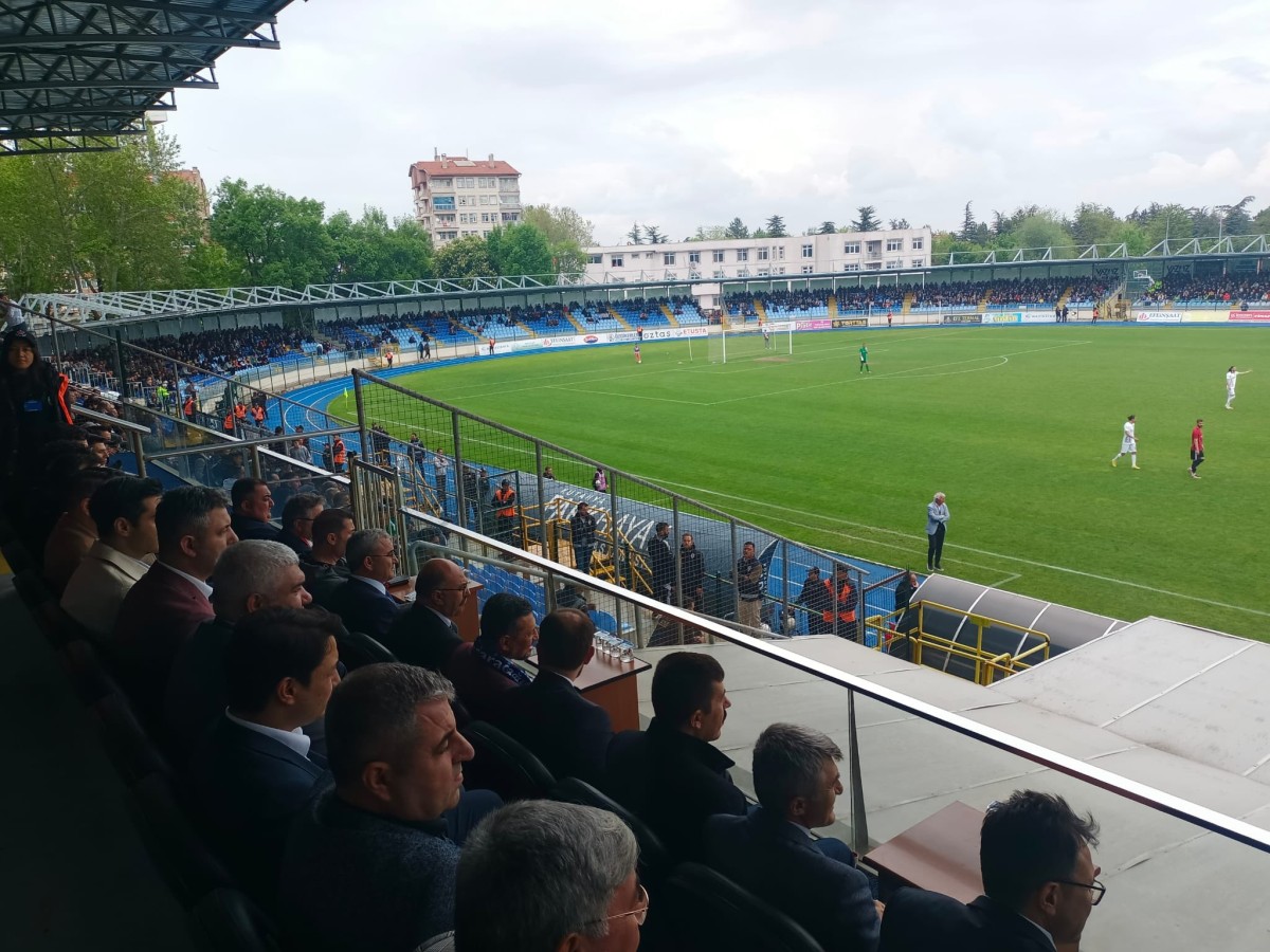 Karbel Karaköprü Belediyespor play-off’ta yarı finalde