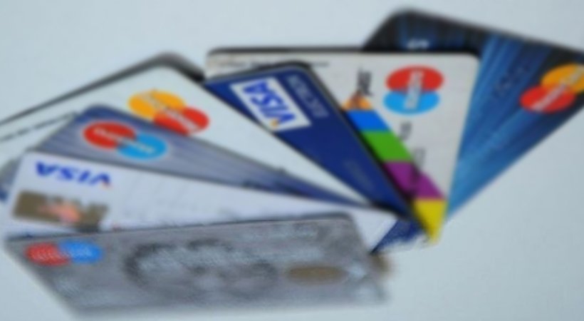 Kredi kartı borçları 275 milyon lira daha arttı