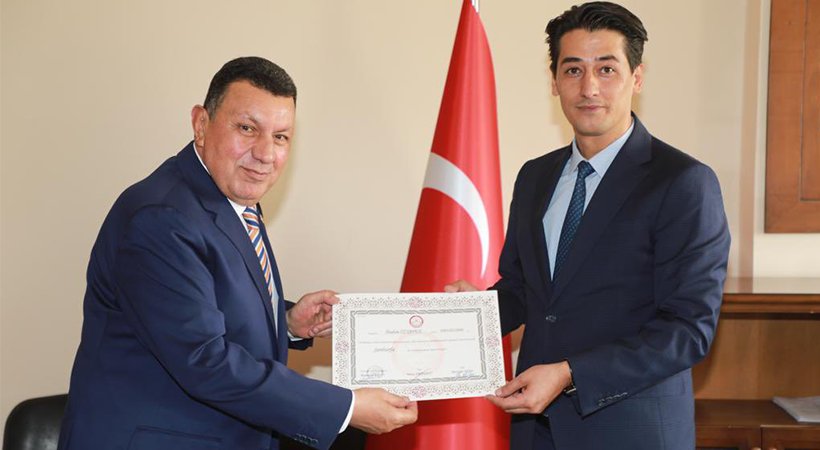 MHP'li Özyavuz milletvekili mazbatasını aldı;