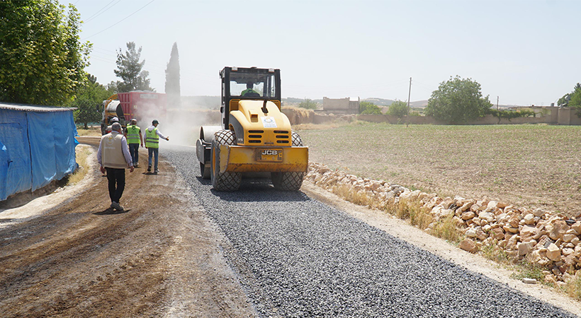 Haliliye Belediyesi'nin kırsaldaki asfalt çalışmaları devam ediyor
