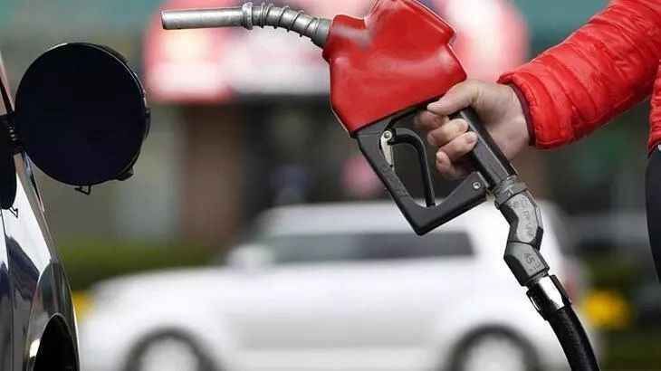 Akaryakıtta ÖTV oranları artırıldı: Benzin ve motorine dev zam;