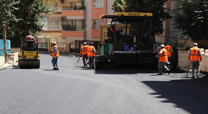 Haliliye’de sıcak asfalt çalışmları devam ediyor;