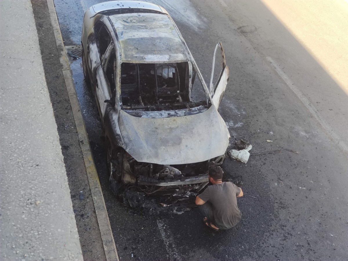 Urfa’da seyir halindeki otomobil cayır cayır yandı!;