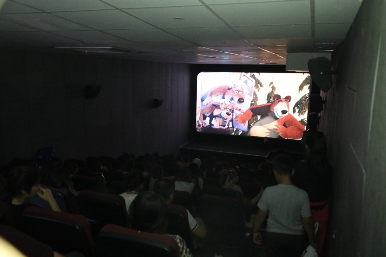 Viranşehir’de özel çocuklara sinema heyecanı yaşadı;